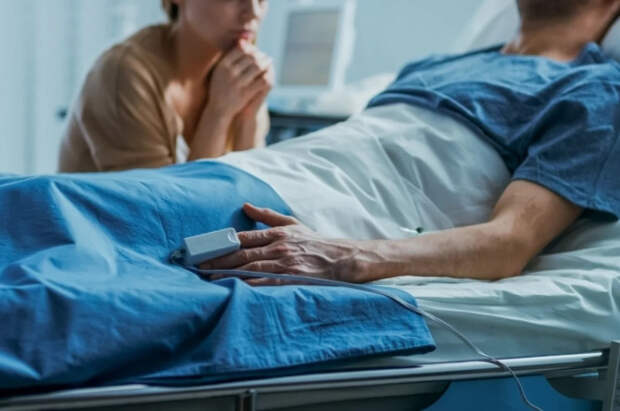 Британский телеведущий Умениора на пять дней впал в кому после операции