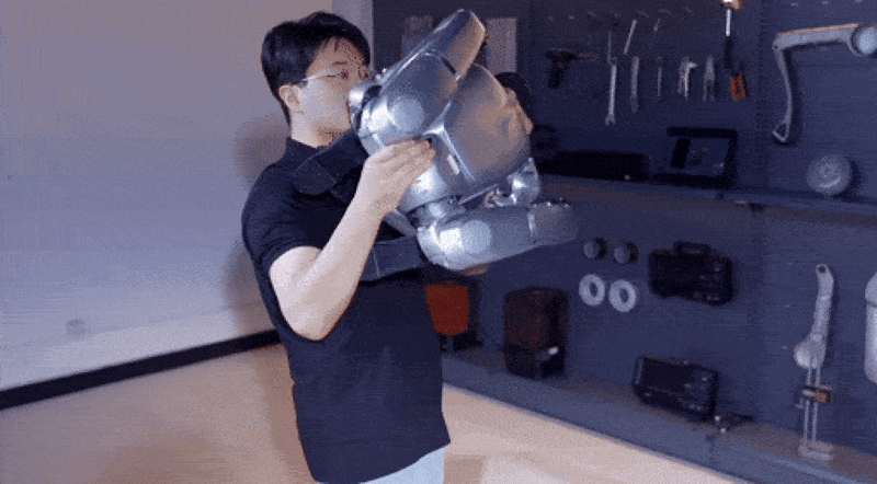 Китайская компания Unitree Robotics представила человекоподобного робота G1 стоимостью 16 тысяч долларов