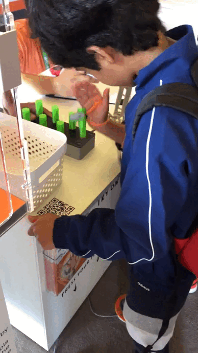 Шестой роботизированный палец для кисти прошел испытания на людях — видео