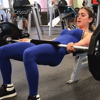 Спортивные девушки тренируются (24 гифки)