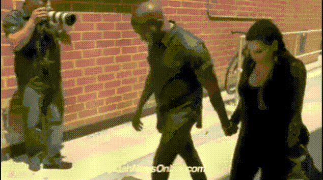 Ударил головой девочку. Девушка побила парня в кафе. Мелстрой избил алена ефремова,. Ударил головой девочку. Девочка плачет.