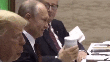 Со своим. Путин пришел с термосом на ужин лидеров G20