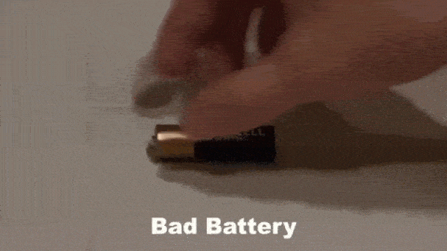 Пустая батарейка приземляется плашмя.